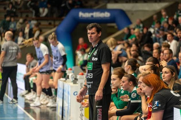 Nico Kiener (Frisch Auf Goeppingen, Cheftrainer), Frisch Auf Goeppingen Frauen vs. VfL Oldenburg, Handball, Bundesliga, 08. Spieltag, Saison 2025 2026, 08.10.2025, Frisch Auf Goeppingen Frauen vs. VfL Oldenburg, Handball, Bundesliga, 08. Spieltag, Saison 2025 2026, 08.10.2025 Goeppingen Copyright: xEibner-Pressefoto MaxxVogelx EP_MVL