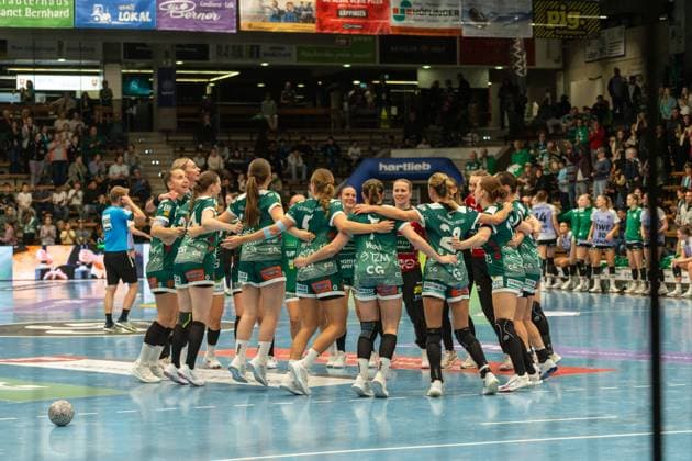 Frisch Auf Goeppingen bejubelt den Sieg, Frisch Auf Goeppingen Frauen vs. VfL Oldenburg, Handball, Bundesliga, 08. Spieltag, Saison 2025 2026, 08.10.2025, Frisch Auf Goeppingen Frauen vs. VfL Oldenburg, Handball, Bundesliga, 08. Spieltag, Saison 2025 2026, 08.10.2025 Goeppingen Copyright: xEibner-Pressefoto MaxxVogelx EP_MVL