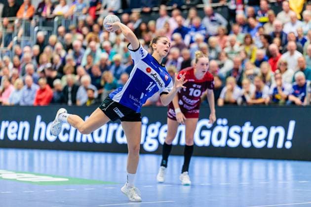 Ona Vegue (HSG Blomberg-Lippe, 14) beim Siebenmeter 7 Meter Wurf GER, HSG Blomberg-Lippe vs. HSG Bensheim Auerbach, Handball, 1. Bundesliga Frauen, 8. Spieltag, Spielzeit 2025 2026, 08.10.2025 GER, HSG Blomberg-Lippe vs. HSG Bensheim Auerbach, Handball, 1. Bundesliga Frauen, 8. Spieltag, Spielzeit 2025 2026, 08.10.2025 Blomberg Copyright: xEibner-Pressefoto JanxRollingerx EP_JSK