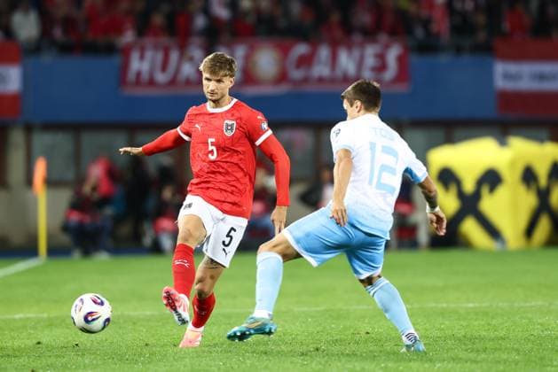 SOCCER - FIFA WC quali, AUT vs SMR VIENNA,AUSTRIA,09.OCT.25 - SOCCER - FIFA World Cup, WM, Weltmeisterschaft, Fussball 2026, European Qualifiers, group stage, OEFB international match, Länderspiel, Nationalmannschaft Austria vs San Marino. Image shows Stefan Posch (AUT) and Alessandro Tosi (SMR). GEPAxpictures xArminxRauthner
