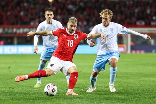 SOCCER - FIFA WC quali, AUT vs SMR VIENNA,AUSTRIA,09.OCT.25 - SOCCER - FIFA World Cup, WM, Weltmeisterschaft, Fussball 2026, European Qualifiers, group stage, OEFB international match, Länderspiel, Nationalmannschaft Austria vs San Marino. Image shows Romano Schmid (AUT) and Lorenzo Lazzari (SMR). GEPAxpictures xArminxRauthner
