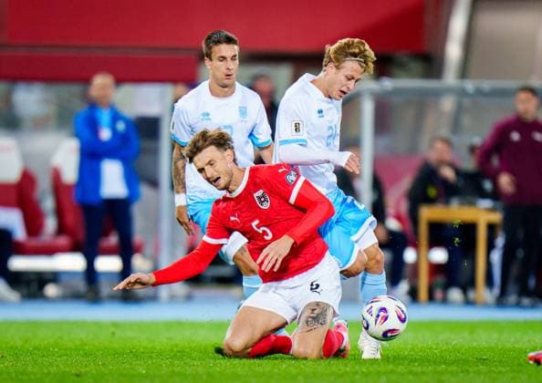 SOCCER - FIFA WC quali, AUT vs SMR VIENNA,AUSTRIA,09.OCT.25 - SOCCER - FIFA World Cup, WM, Weltmeisterschaft, Fussball 2026, European Qualifiers, group stage, OEFB international match, Länderspiel, Nationalmannschaft Austria vs San Marino. Image shows Stefan Posch (AUT) and Lorenzo Lazzari (SMR). GEPAxpictures xEdgarxEisner