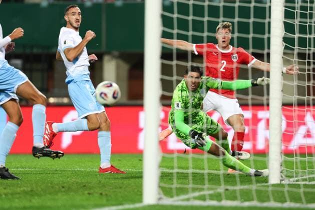 SOCCER - FIFA WC quali, AUT vs SMR VIENNA,AUSTRIA,09.OCT.25 - SOCCER - FIFA World Cup, WM, Weltmeisterschaft, Fussball 2026, European Qualifiers, group stage, OEFB international match, Länderspiel, Nationalmannschaft Austria vs San Marino. Image shows Edoardo Colombo (SMR) and Alexander Prass (AUT). GEPAxpictures xArminxRauthner