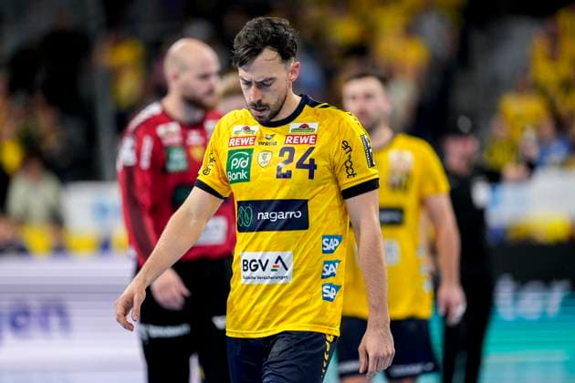Patrick Groetzki (RNL, 24), Spieler der Rhein-Neckar-Löwen, enttäuscht über das Unentschieden, nur remis, Enttäuschung nach dem Schlusspfiff, Highlight, Punktverlust, Frustration, disappointed, pessimistisch, 09.10.2025, Mannheim (Deutschland), Handball, Bundesliga, Rhein-Neckar Löwen - Frisch Auf Göppingen