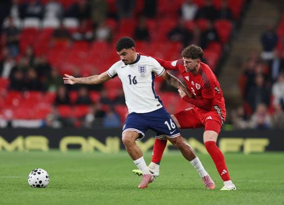 London, England, 9th October 2025. Morgan Gibbs White of England tussles with Chris Mepham of Wales during the England vs Wales International Friendly, Länderspiel, Nationalmannschaft match at Wembley Stadium, London. Picture credit should read: Paul Terry Sportimage EDITORIAL USE ONLY. No use with unauthorised audio, video, data, fixture lists, club league logos or live services. Online in-match use limited to 120 images, no video emulation. No use in betting, games or single club league player publications. SPI_037_PT_Eng_Wal SPI-4207-0085