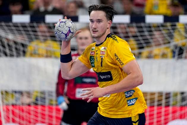 Robert Timmermeister (RNL, 7), am Ball, Einzelbild, Einzelfoto, Aktion, Action, 09.10.2025, Mannheim (Deutschland), Handball, Bundesliga, Rhein-Neckar Löwen - Frisch Auf Göppingen