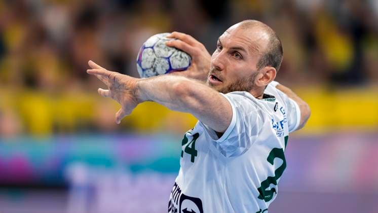 Marcel Schiller (Göppingen, 24), Spieler von Frisch Auf Göppingen, Einzelbild, Einzelfoto, beim Siebenmeter, 7-Meter, Strafwurf, Spielszene, Action, Aktion, 09.10.2025, Mannheim (Deutschland), Handball, Bundesliga, Rhein-Neckar Löwen - Frisch Auf Göppingen