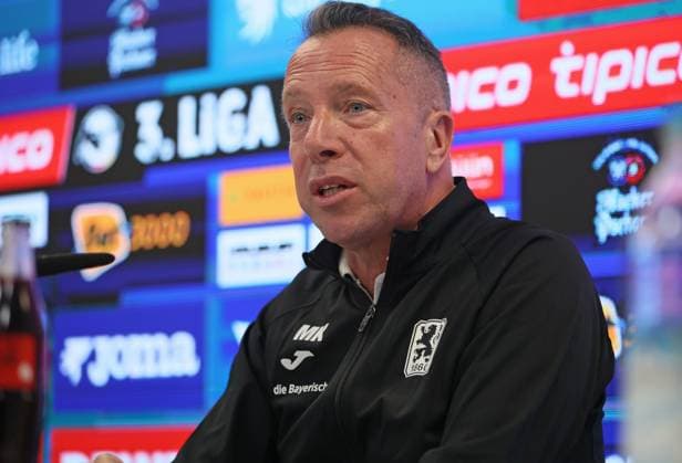 Fussball, Herren, 3.Liga, Saison 2025 2026, TSV 1860 München, Pressekonferenz, Vorstellung Markus Kauczinski, Trainer Hier im Bild Markus Kauczinski, Trainer (TSV 1860 München) bei seiner Vorstellung auf einer Presskonferenz, Kopf, Portrait