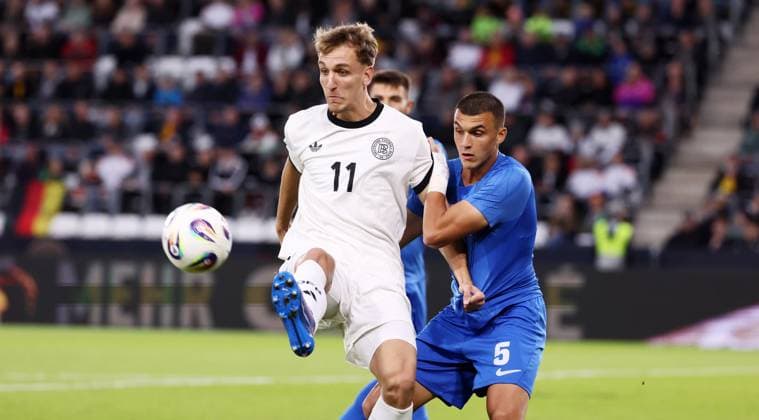 Deutschland - Griechenland U21, U 21 EM Qualifikation Jena, 10.10.2025, Ernst-Abbe-Sportfeld, Fußball, Länderspiel , U 21 Junioren EM-Qualifikation , Deutschland vs. Griechenland , Im Bild von links: Nelson Weiper ( 11, Deutschland), Christos Alexiou ( 5, Griechenland). , Nur für journalistische Zwecke! For editorial use only! DFB UEFA regulations prohibit any use of photographs as image sequences and or quasi-video. ,