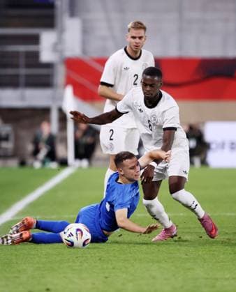 Deutschland - Griechenland U21, U 21 EM Qualifikation Jena, 10.10.2025, Ernst-Abbe-Sportfeld, Fußball, Länderspiel , U 21 Junioren EM-Qualifikation , Deutschland vs. Griechenland , Im Bild von links: Stavros Pnevmonidis ( 7, Griechenland), Noel Aseko ( 8, Deutschland), Leandro Morgalla ( 2, Deutschland). , Nur für journalistische Zwecke! For editorial use only! DFB UEFA regulations prohibit any use of photographs as image sequences and or quasi-video. ,