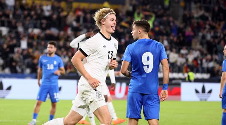 Deutschland - Griechenland U21, U 21 EM Qualifikation Jena, 10.10.2025, Ernst-Abbe-Sportfeld, Fußball, Länderspiel , U 21 Junioren EM-Qualifikation , Deutschland vs. Griechenland , Im Bild: Tor für Deutschland. Tom Alexander Rothe ( 13, Deutschland) trifft perKopf zum 2:2 und jubelt. , Nur für journalistische Zwecke! For editorial use only! DFB UEFA regulations prohibit any use of photographs as image sequences and or quasi-video. ,
