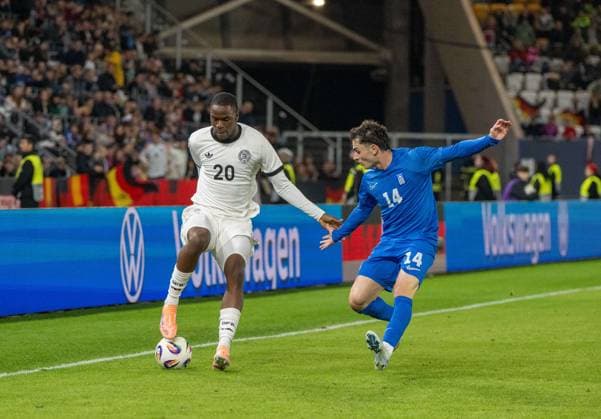 Fußball, Nachwuchs, Saison 2025 26, U21, U 21 EM-Qualifikation (Gruppe F 4. Spieltag) in Jena Deutschland - Griechenland, v. l. Ilyas Ansah (U21, Deutschland), Lampros Smyrlis (U21, Griechenland), 10.10. 2025, Copyright: xMatthiasxKochx