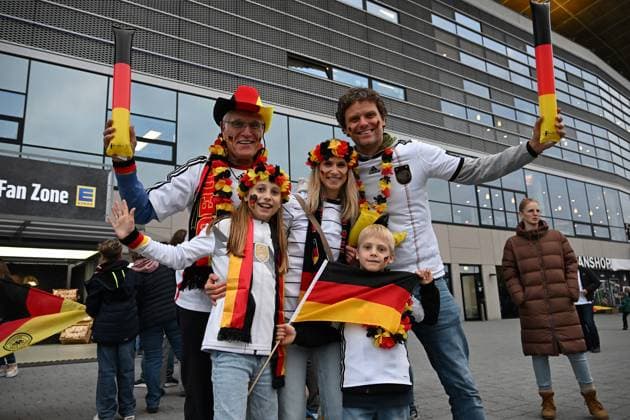 10.10.2025, xsltx, Fussball WM-Qualifikation 2026, Deutschland - Luxemburg v.l. Emotionen, Fans, Stimmung, Fahnen, Logo, Deutschlandfahne, schwarz rot gold, (DFL DFB REGULATIONS PROHIBIT ANY USE OF PHOTOGRAPHS as IMAGE SEQUENCES and or QUASI-VIDEO) Sinsheim
