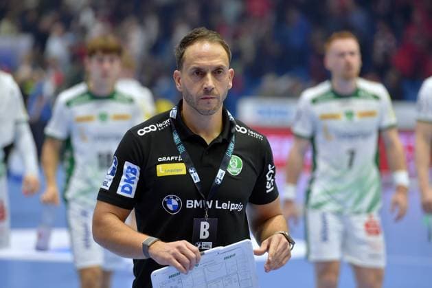 Raul Alonso (Trainer SC DHfK Leipzig) enttaeuscht, frustriert, Emotion, Staffan Peter (SC DHfK Leipzig 18), Tomas Piroch (SC DHfK Leipzig 7) (R) , GER, MT Melsungen - SC DHfK Leipzig, Handball, 1. Bundesliga, 8. Spieltag, Saison 2025 2026, 10.10.2025, GER, MT Melsungen - SC DHfK Leipzig, Handball, 1. Bundesliga, 8. Spieltag, Saison 2025 2026, 10.10.2025 Kassel Copyright: xEibner-Pressefotox xRolandxSippex EP_RSL