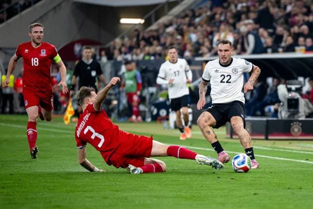 David Raum (Deutschland, 22) im Zweikampf mit Enes Mahmutovic (Luxembourg, 03), GER, Deutschland vs. Luxemburg, Fussball, Herren, WM-Qualifikation Europa, 7. Spieltag, Spielzeit 2025 2026, 10.10.2025 GER, Deutschland vs. Luxemburg, Fussball, Herren, WM-Qualifikation Europa, 7. Spieltag, Spielzeit 2025 2026, 10.10.2025 Sinsheim Copyright: xEibner-Pressefoto Memmlerx EP_MMR