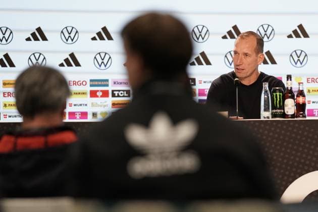 Fussball WM Qualifikation 2025 - 2026 10.10.2025, Fussball Länderspiel, Laenderspiel, WM Qualifikation, 2025-2026, Gruppe A, Deutschland, Sinsheim, PreZero Arena, Sinsheim, Deutschland (D) - Luxemburg (LUX) vl: Jeff Strasser (Trainer Luxemburg) Pressekonferenz