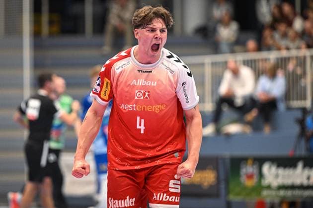 Deutschland, Handball, 2. Bundesliga, 7. Spieltag, 2025 2026, TuSEM Essen vs TV Großwallstadt, 10.10.2025, Sporthalle Am Hallo, Essen, Deutschland, Felix Göttler (TuSEM Essen, 4) jubelt über sein Tor Copyright: xMarkusxVerwimpx