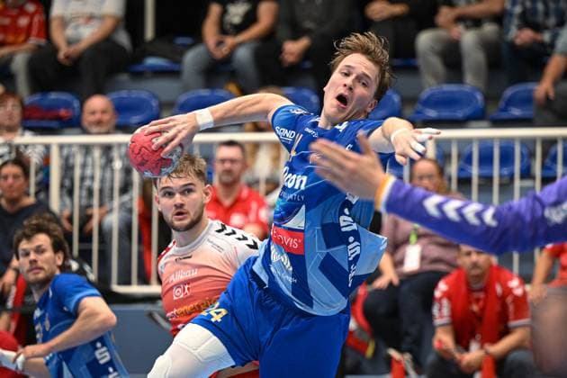 Deutschland, Handball, 2. Bundesliga, 7. Spieltag, 2025 2026, TuSEM Essen vs TV Großwallstadt, 10.10.2025, Sporthalle Am Hallo, Essen, Deutschland, Ben Connar Battermann (TV Großwallstadt, 24) beim Torwurf Copyright: xMarkusxVerwimpx