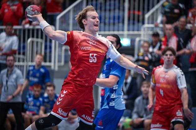 Deutschland, Handball, 2. Bundesliga, 7. Spieltag, 2025 2026, TuSEM Essen vs TV Großwallstadt, 10.10.2025, Sporthalle Am Hallo, Essen, Deutschland, Oskar Kostuj (TuSEM Essen, 55) beim Torwurf Copyright: xMarkusxVerwimpx