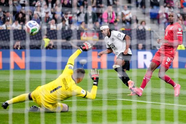 v.li.: Anthony Moris (Torwart, Luxemburg, 1), Torschütze Serge Gnabry (Deutschland, 20), Christopher Martins (Luxemburg, 8), erzielt das Tor zum 3:0, Treffer, Torerfolg, Highlight, Action, Aktion, Spielszene, 10.10.2025, Sinsheim (Deutschland), Fussball, WM-Qualifikation, Deutschland - Luxemburg, THE EVENT REGULATIONS PROHIBIT ANY USE OF PHOTOGRAPHS AS IMAGE SEQUENCES AND OR QUASI-VIDEOS.