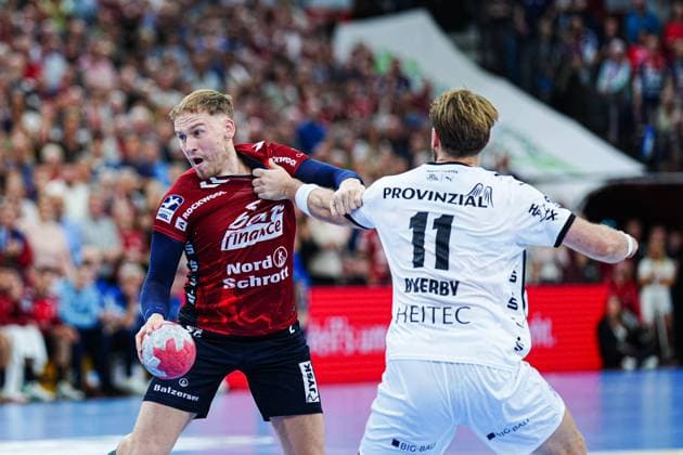 Simon Pytlick (SG Flensburg-Handewitt, 02), Petter Oeverby (THW Kiel, 11) GER, SG Flensburg-Handewitt vs. THW Kiel, Handball, Bundesliga, Spieltag 8, Saison 2026 2026, 11.10.2025 GER, SG Flensburg-Handewitt vs. THW Kiel, Handball, Bundesliga, Spieltag 8, Saison 2026 2026, 11.10.2025 Flensburg Copyright: xEibner-Pressefoto MarcelxvonxFehrnx EP_MFN