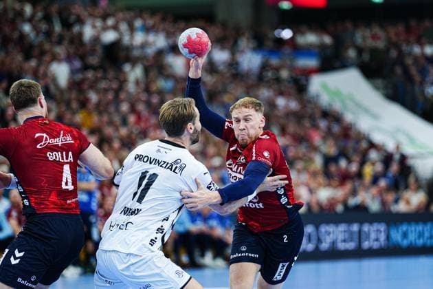 Petter Oeverby (THW Kiel, 11), Simon Pytlick (SG Flensburg-Handewitt, 02) GER, SG Flensburg-Handewitt vs. THW Kiel, Handball, Bundesliga, Spieltag 8, Saison 2026 2026, 11.10.2025 GER, SG Flensburg-Handewitt vs. THW Kiel, Handball, Bundesliga, Spieltag 8, Saison 2026 2026, 11.10.2025 Flensburg Copyright: xEibner-Pressefoto MarcelxvonxFehrnx EP_MFN
