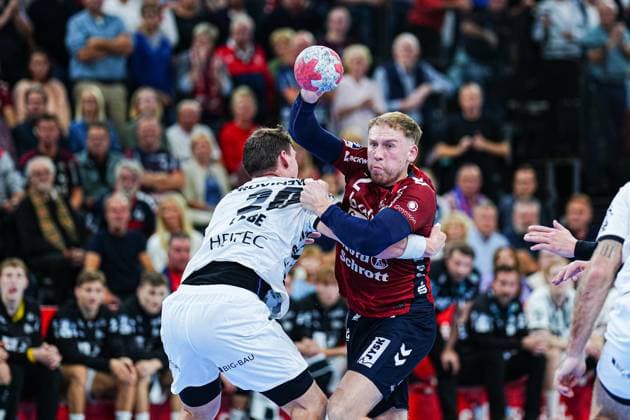 Lucas Laube (THW Kiel, 20)-, Simon Pytlick (SG Flensburg-Handewitt, 02) GER, SG Flensburg-Handewitt vs. THW Kiel, Handball, Bundesliga, Spieltag 8, Saison 2026 2026, 11.10.2025 GER, SG Flensburg-Handewitt vs. THW Kiel, Handball, Bundesliga, Spieltag 8, Saison 2026 2026, 11.10.2025 Flensburg Copyright: xEibner-Pressefoto MarcelxvonxFehrnx EP_MFN