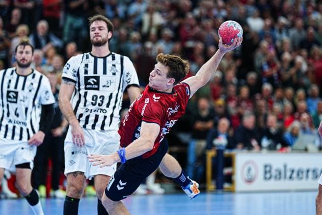 Wurf Tor Lukas Joergensen (SG Flensburg-Handewitt, 25) GER, SG Flensburg-Handewitt vs. THW Kiel, Handball, Bundesliga, Spieltag 8, Saison 2026 2026, 11.10.2025 GER, SG Flensburg-Handewitt vs. THW Kiel, Handball, Bundesliga, Spieltag 8, Saison 2026 2026, 11.10.2025 Flensburg Copyright: xEibner-Pressefoto MarcelxvonxFehrnx EP_MFN