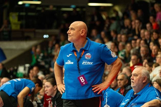 Herbert Mueller (Thueringer HC, Cheftrainer), Frisch Auf Goeppingen Frauen vs. Thueringer HC, Handball, Bundesliga, 05. Spieltag, Saison 2025 2026, 11.10.2025, Frisch Auf Goeppingen Frauen vs. Thueringer HC, Handball, Bundesliga, 05. Spieltag, Saison 2025 2026, 11.10.2025 Goeppingen Copyright: xEibner-Pressefoto MaxxVogelx EP_MVL