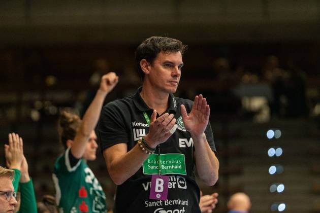 Nico Kiener (Frisch Auf Goeppingen, Cheftrainer), Frisch Auf Goeppingen Frauen vs. Thueringer HC, Handball, Bundesliga, 05. Spieltag, Saison 2025 2026, 11.10.2025, Frisch Auf Goeppingen Frauen vs. Thueringer HC, Handball, Bundesliga, 05. Spieltag, Saison 2025 2026, 11.10.2025 Goeppingen Copyright: xEibner-Pressefoto MaxxVogelx EP_MVL