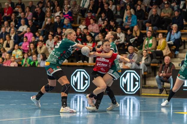 Luisa Schulze (Frisch Auf Goeppingen, 33), Natsuki Aizawa (Thueringer HC, 23) und Lara Daeuble (Frisch Auf Goeppingen, 95), Frisch Auf Goeppingen Frauen vs. Thueringer HC, Handball, Bundesliga, 05. Spieltag, Saison 2025 2026, 11.10.2025, Frisch Auf Goeppingen Frauen vs. Thueringer HC, Handball, Bundesliga, 05. Spieltag, Saison 2025 2026, 11.10.2025 Goeppingen Copyright: xEibner-Pressefoto MaxxVogelx EP_MVL
