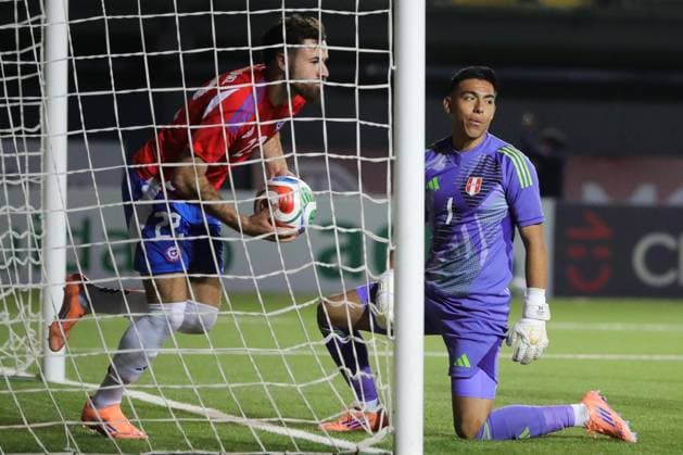 Futbol, Chile vs Peru Partido amistoso 2025 El jugador de la seleccion chilena Ben Brereton, izquierda, celebra el gol, durante el partido amistoso disputado en el Estadio Bicentenario de la Florida, Santiago, Chile. 10 10 2025 Felipe Zanca Photosport Football, Chile vs Peru 2025 friendly match Chile s player Ben Brereton, left, celebrate the goal during a friendly match at the Bicentenario Stadium in the Florida, Santiago, Chile. 10 10 2025 Felipe Zanca Photosport Chile vs Peru, amistoso 2025