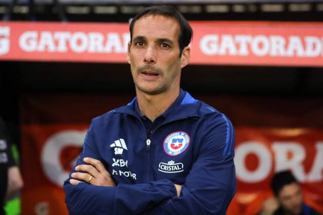 Futbol, Chile vs Peru Partido amistoso 2025 El entrenador de la seleccion chilena Sebastian Miranda, es fotografiado, durante el partido amistoso disputado en el Estadio Bicentenario de la Florida, Santiago, Chile. 10 10 2025 Felipe Zanca Photosport Football, Chile vs Peru 2025 friendly match Chile s head coach Sebastian Miranda, is pictured, during a friendly match at the Bicentenario Stadium in the Florida, Santiago, Chile. 10 10 2025 Felipe Zanca Photosport Chile vs Peru, amistoso 2025