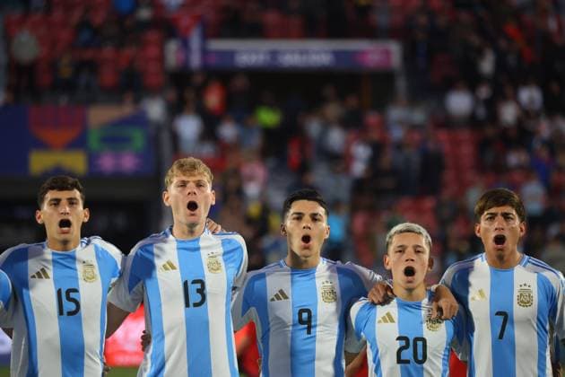 Futbol, Mexico vs Argentina. Mundial sub 20, Chile 2025. Los jugadores de Argentina Tomas Perez, Valente Pierani, Alejo Sarco, Gianluca Prestianni y Maher Carrizo son fotografiados durante un partido de cuartos de final del mundial sub 20 contra Mexico disputado en el estadio Nacional de Santiago, Chile. 11 10 2025 Jonnathan Oyarzun Photosport Football, Mexico vs Argentina. U-20 World Cup Championship. Argentina™s players Tomas Perez, Valente Pierani, Alejo Sarco, Gianluca Prestianni and Maher Carrizo are pictured during a quarterfinal match of the U-20 World Cup against Mexico at the Nacional stadium in Santiago, Chile. 11 10 2025 Jonnathan Oyarzun Photosport Mexico vs Argentina, mundial sub 20 Chile 2025