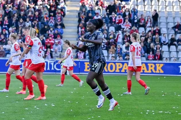 Nicole Anyomi (Eintracht Frankfurt, 19) freut sich ueber ihr Tor zum 0:1 GER, SC Freiburg - Eintracht Frankfurt, Frauen-Fussball, Google Pixel Frauen-Bundesliga, 6. Spieltag, Saison 2025 2026, 12.10.2025 DFB REGULATIONS PROHIBIT ANY USE OF PHOTOGRAPHS AS IMAGE SEQUENCES AND OR QUASI-VIDEO GER, SC Freiburg - Eintracht Frankfurt, Frauen-Fussball, Google Pixel Frauen-Bundesliga, 6. Spieltag, Saison 2025 2026, 12.10.2025 Freiburg Copyright: xEibner-Pressefoto ThomasxHessx EP_THS