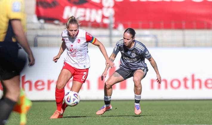 DEU, Freiburg, SC Freiburg vs Eintracht Frankfurt, Google Pixel Bundesliga, DFB, Dreisamstadion, 6. Spieltag, im Bild v.l.n.r: Lisa Karl (SC Freiburg 2), GÃ raldine Reuteler (Eintracht Frankfurt 14) DFB DFL REGULATIONS PROHIBIT ANY USE OF PHOTOGRAPHS AS IMAGE SEQUENCES AND OR QUASI-VIDEO, 12.10.2025, Copyright: HMBxMedia HendrikxHamelau