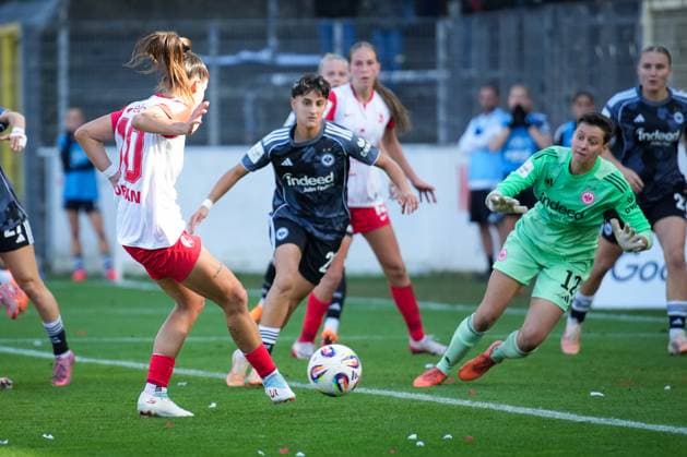 Fussball, Google Pixel Frauen-Bundesliga, 6 .Spieltag, 2025 2026, SC Freiburg vs. Eintracht Frankfurt, Dreisamstadion, Freiburg,: Selina Vobian (SC Freiburg, Frauen 10) Tor, Torjubel, Emotionen, Torschuss, Freude, Jubel, Freiburg Dreisamstadion Baden-Württemberg Deutschland Copyright: xFINLEYxMÖRCHx