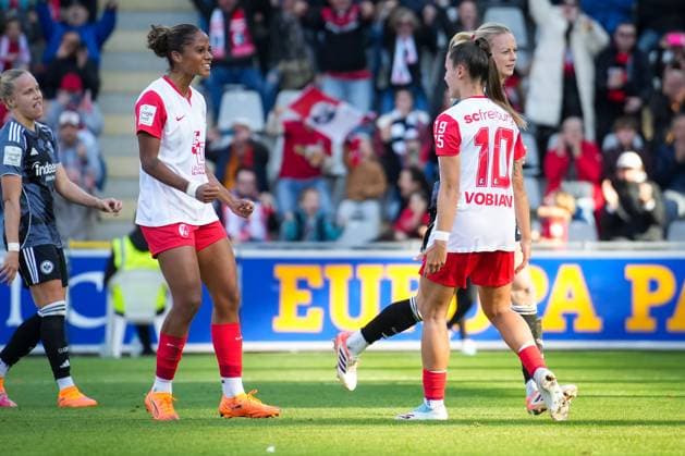 Fussball, Google Pixel Frauen-Bundesliga, 6 .Spieltag, 2025 2026, SC Freiburg vs. Eintracht Frankfurt, Dreisamstadion, Freiburg,: Selina Vobian (SC Freiburg, Frauen 10) Tor, Torjubel, Emotionen, Torschuss, Freude, Jubel, Freiburg Dreisamstadion Baden-Württemberg Deutschland Copyright: xFINLEYxMÖRCHx