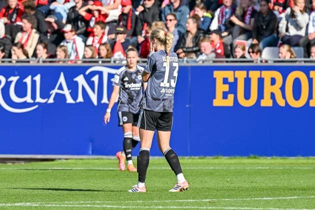 Amanda Ilestedt (Eintracht Frankfurt, 13) mit Emotion. GER, SC Freiburg - Eintracht Frankfurt, Frauen-Fussball, Google Pixel Frauen-Bundesliga, 6. Spieltag, Saison 2025 2026, 12.10.2025 DFB REGULATIONS PROHIBIT ANY USE OF PHOTOGRAPHS AS IMAGE SEQUENCES AND OR QUASI-VIDEO GER, SC Freiburg - Eintracht Frankfurt, Frauen-Fussball, Google Pixel Frauen-Bundesliga, 6. Spieltag, Saison 2025 2026, 12.10.2025 Freiburg Copyright: xEibner-Pressefoto ThomasxHessx EP_THS