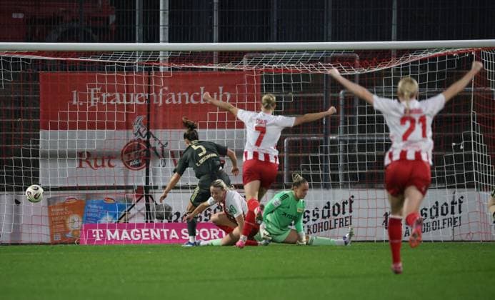 Tor zum 2:1 fuer Koeln v.l. Katja Orschmann (1. FC Union Berlin 05), Sandra Maria Jessen (1.FC Koeln 06) Torschuetzin, Anna-Lena Stolze (1.FC Koeln 07), Cara Boesl (1. FC Union Berlin 01), Anna Gerhardt (1.FC Koeln 21) GER, 1. FC Koeln Frauen vs. 1. FC Union Berlin Frauen, Fussball, Frauen-Bundesliga, 6. Spieltag, Spielzeit 2025 2026, 12.10.2025 (DFL DFB REGULATIONS PROHIBIT ANY USE OF PHOTOGRAPHS as IMAGE SEQUENCES and or QUASI-VIDEO). GER, 1. FC Koeln Frauen vs. 1. FC Union Berlin Frauen, Fussball, Frauen-Bundesliga, 6. Spieltag, Spielzeit 2025 2026, 12.10.2025 Koeln Copyright: xEibner-Pressefotox xThomasxStoeckerx EP_TSR