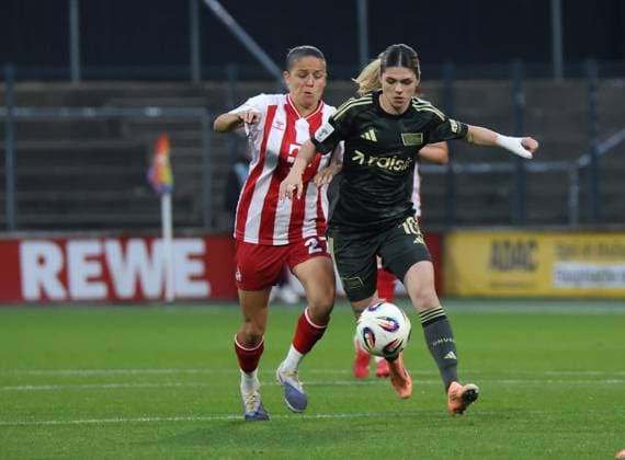 v.l. Laura Feiersinger (1.FC Koeln 27), Eileen Campbell (1. FC Union Berlin 10) GER, 1. FC Koeln Frauen vs. 1. FC Union Berlin Frauen, Fussball, Frauen-Bundesliga, 6. Spieltag, Spielzeit 2025 2026, 12.10.2025 (DFL DFB REGULATIONS PROHIBIT ANY USE OF PHOTOGRAPHS as IMAGE SEQUENCES and or QUASI-VIDEO). GER, 1. FC Koeln Frauen vs. 1. FC Union Berlin Frauen, Fussball, Frauen-Bundesliga, 6. Spieltag, Spielzeit 2025 2026, 12.10.2025 Koeln Copyright: xEibner-Pressefotox xThomasxStoeckerx EP_TSR