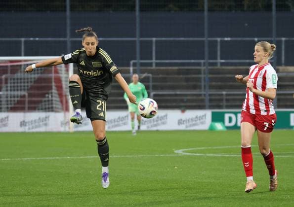 v.l. Anna Weiss (1. FC Union Berlin 21), Anna-Lena Stolze (1.FC Koeln 07) GER, 1. FC Koeln Frauen vs. 1. FC Union Berlin Frauen, Fussball, Frauen-Bundesliga, 6. Spieltag, Spielzeit 2025 2026, 12.10.2025 (DFL DFB REGULATIONS PROHIBIT ANY USE OF PHOTOGRAPHS as IMAGE SEQUENCES and or QUASI-VIDEO). GER, 1. FC Koeln Frauen vs. 1. FC Union Berlin Frauen, Fussball, Frauen-Bundesliga, 6. Spieltag, Spielzeit 2025 2026, 12.10.2025 Koeln Copyright: xEibner-Pressefotox xThomasxStoeckerx EP_TSR