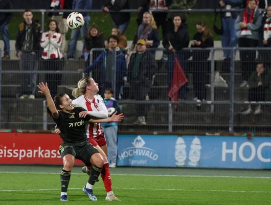 v.l. Ida Heikkinen (1. FC Union Berlin 25), Carlotta Imping (1.FC Koeln 14), Lydia Andrade (1.FC Koeln 17), Tomke Schneider (1. FC Union Berlin 02) GER, 1. FC Koeln Frauen vs. 1. FC Union Berlin Frauen, Fussball, Frauen-Bundesliga, 6. Spieltag, Spielzeit 2025 2026, 12.10.2025 (DFL DFB REGULATIONS PROHIBIT ANY USE OF PHOTOGRAPHS as IMAGE SEQUENCES and or QUASI-VIDEO). GER, 1. FC Koeln Frauen vs. 1. FC Union Berlin Frauen, Fussball, Frauen-Bundesliga, 6. Spieltag, Spielzeit 2025 2026, 12.10.2025 Koeln Copyright: xEibner-Pressefotox xThomasxStoeckerx EP_TSR