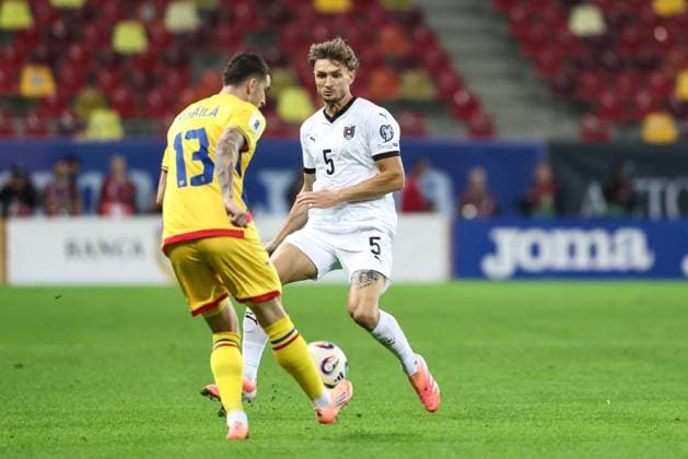 SOCCER - FIFA WC quali, ROU vs AUT BUCHAREST,ROMANIA,12.OCT.25 - SOCCER - FIFA World Cup, WM, Weltmeisterschaft, Fussball 2026, European Qualifiers, group stage, OEFB international match, Länderspiel, Nationalmannschaft Romania vs Austria. Image shows Valentin Mihaila (ROU) and Stefan Posch (AUT). GEPAxpictures xArminxRauthner