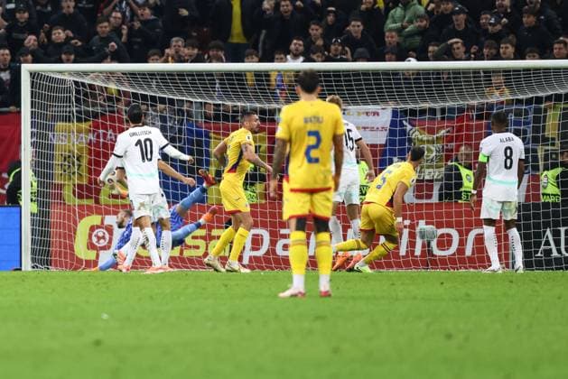 SOCCER - FIFA WC quali, ROU vs AUT BUCHAREST,ROMANIA,12.OCT.25 - SOCCER - FIFA World Cup, WM, Weltmeisterschaft, Fussball 2026, European Qualifiers, group stage, OEFB international match, Länderspiel, Nationalmannschaft Romania vs Austria. Image shows Alexander Schlager (AUT) and Virgil Ghita (ROU). Keywords: goal. GEPAxpictures xArminxRauthner