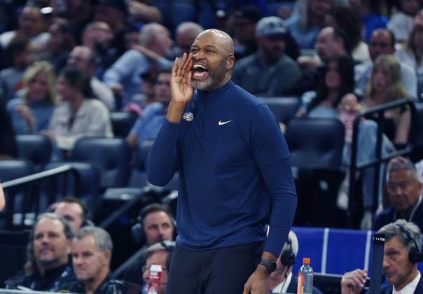 October 12, 2025, Orlando, Fl - Florida, USA: Orlando Magic coach Jamahl Mosley yells during the NBA, Basketball Herren, USA preseason game against the Miami Heat at the Kia Center on Sunday, Oct. 12, 2025, in Orlando, Florida. Orlando USA - ZUMAm67_ 20251012_zaf_m67_007 Copyright: xStephenxM.xDowellx