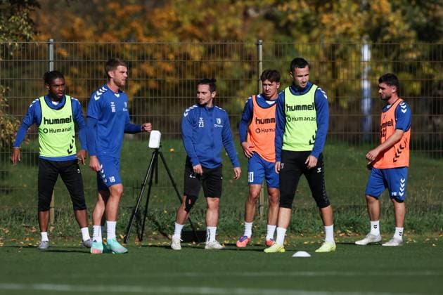 v.l. Ado Onaiwu (1. FC Magdeburg,45), Marcus Mathisen (1. FC Magdeburg,16), Baris Atik (1. FC Magdeburg,23), Noah Pesch (1. FC Magdeburg,10), Falko Michel (1. FC Magdeburg,21), Samuel Loric (1. FC Magdeburg,2) - 2. Fußball Bundesliga Saison 2025-2026 Training 1. FC Magdeburg an der Avnet Arena in Magdeburg - Fußball,Mann,Männer,Deutschland,13.10.2025