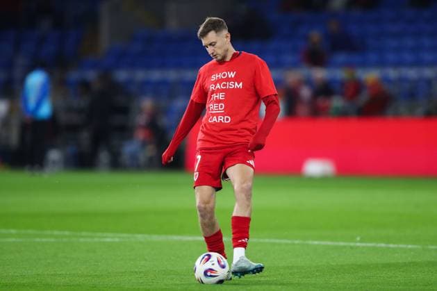 Cardiff, Wales, 13th October 2025. David Brooks of Wales during the pre-game warm up ahead of the Wales vs Belgium FIFA World Cup, WM, Weltmeisterschaft, Fussball European Qualifying match at the Cardiff City Stadium, Cardiff. Picture credit should read: Gareth Evans Sportimage EDITORIAL USE ONLY. No use with unauthorised audio, video, data, fixture lists, club league logos or live services. Online in-match use limited to 120 images, no video emulation. No use in betting, games or single club league player publications. SPI_013_GE_WAL_vs_BEL SPI-4214-0013
