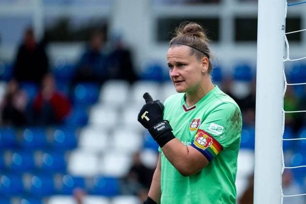 Friederike Repohl (Bayer Leverkusen, 27) gibt Anweisungen, GER, TSG 1899 Hoffenheim vs Bayer 04 Leverkusen, Fussball Google Pixel Frauen Bundesliga, 6. Spieltag, Saison 2025 2026, 12.10.2025 DFB regulations prohibit any use of photographs as image sequences and or quasi-video GER, TSG 1899 Hoffenheim vs Bayer 04 Leverkusen, Fussball Google Pixel Frauen Bundesliga, 6. Spieltag, Saison 2025 2026, 12.10.2025 Hoffenheim Copyright: xEibner-Pressefoto Memmlerx EP_MMR