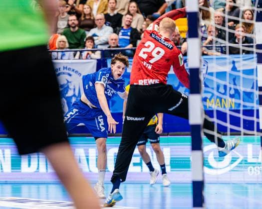 v.l. Thore Rahmlow (TBV Lemgo Lippe, 36), David Spaeth (Rhein-Neckar Loewen, 29) GER, TBV Lemgo Lippe vs. Rhein-Neckar Loewen, Handball, 1. Bundesliga, 9. Spieltag, Spielzeit 2025 2026, 16.10.2025 GER, TBV Lemgo Lippe vs. Rhein-Neckar Loewen, Handball, 1. Bundesliga, 9. Spieltag, Spielzeit 2025 2026, 16.10.2025 Lemgo Copyright: xEibner-Pressefoto JanxRollingerx EP_JSK